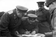 Маршал Мерецков, командующий Карельским фронтом, и ген.-лейт. Щербаков, командующий 14-й армией, во время Петсамо-Киркенесской операции. Октябрь 1944. Из фондов ПКМ 