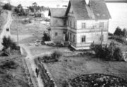 Здание ПОСВИРа на станции Хибины; 1950-е гг. Из кн.: Барабанов А. В., Калинина Т. А. «Апатит» — из века в век 