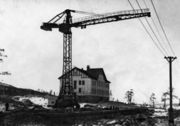 Строительство первой средней школы (N 1) в пос. Никель (построена в 1948) Из фондов ПКМ 