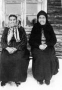 Сестры-карелки из дер. Нясюккя (Княжуха) Фото Elsa Engman. Источник: SKS, kuva-arkisto 