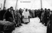 Поморы в зимней одежде. Почтовая открытка, начало 1900-х гг. Архив Ю. П. Смурова 