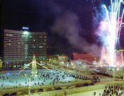 Салют у гостиницы «Арктика» Из кн.: Мэр. Вспоминая Найденова 