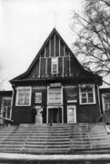 Здание железнодорожного вокзала станции Кандалакша. 1999 г. Фото Л. Федосеева 