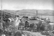 Завод по изготовлению жира и рыбной муки. 1930-е гг. Из кн.: Turjanmeren Maa: Petsamon historia 