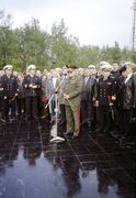 В день памяти погибших моряков-подводников АПРК «Курск». Выступает помощник Президента РФ маршал Игорь Сергеев. Видяево