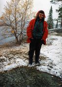Юрий Иванов — в новейшее время первооткрыватель наскальных рисунков на р. Умба. 1997 г. Фото И. Вдовина. Из фондов МИНО 