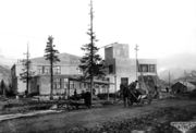 Закончена постройка звукового кинотеатра на 1200 мест. Июль 1932 Источник: Барабанов А. В., Калинина Т. А. «Апатит» — из века в век 